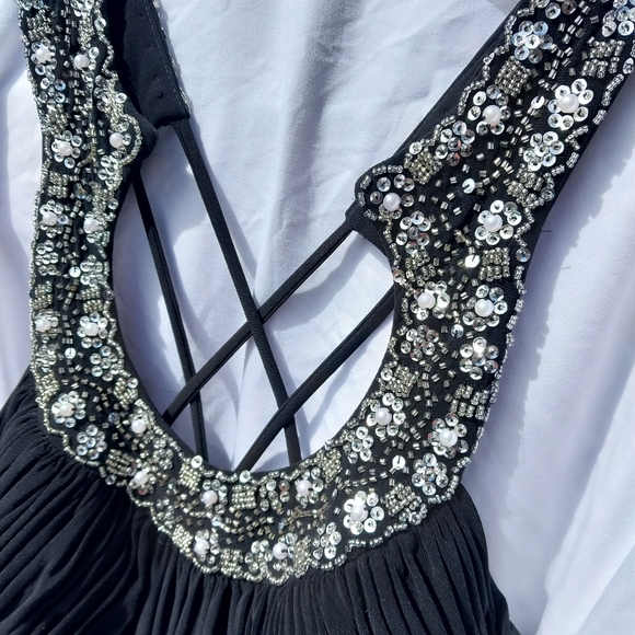 Dress - Picture 3 of 5